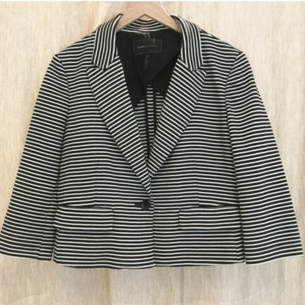 BCBG Max Azria Cropped Blazer, Sz Large, 3/4 Sleev